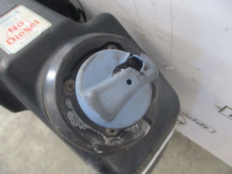 Mercedes-Benz ACTROS A 960 470 20 15 AD BLUE TANK EURO 6 - Réservoir de carburant pour Camion: photos 3 Mercedes-Benz ACTROS A 960 470 20 15 AD BLUE TANK EURO 6 - Réservoir de carburant pour Camion: photos 3