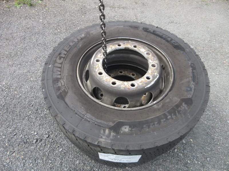 Michelin 315/70R22.5 // 2 X ACHTER BAND MET STAAL WIEL - Pneu pour Camion: photos 4 Michelin 315/70R22.5 // 2 X ACHTER BAND MET STAAL WIEL - Pneu pour Camion: photos 4