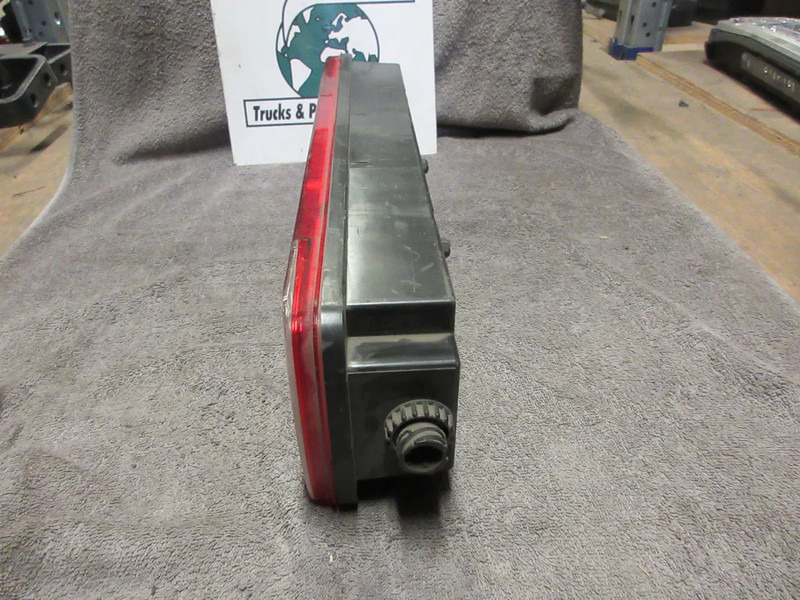 Scania 1498102 ACHTERLAMP SCANIA R SERIE MODEL EURO 5 - Feu arrière pour Camion: photos 2 Scania 1498102 ACHTERLAMP SCANIA R SERIE MODEL EURO 5 - Feu arrière pour Camion: photos 2