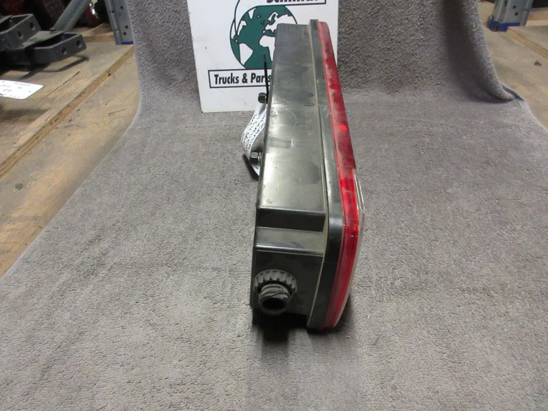 Scania 1545607 SCANIA R 420 EURO 5 RECHTS - Feu arrière pour Camion: photos 2 Scania 1545607 SCANIA R 420 EURO 5 RECHTS - Feu arrière pour Camion: photos 2