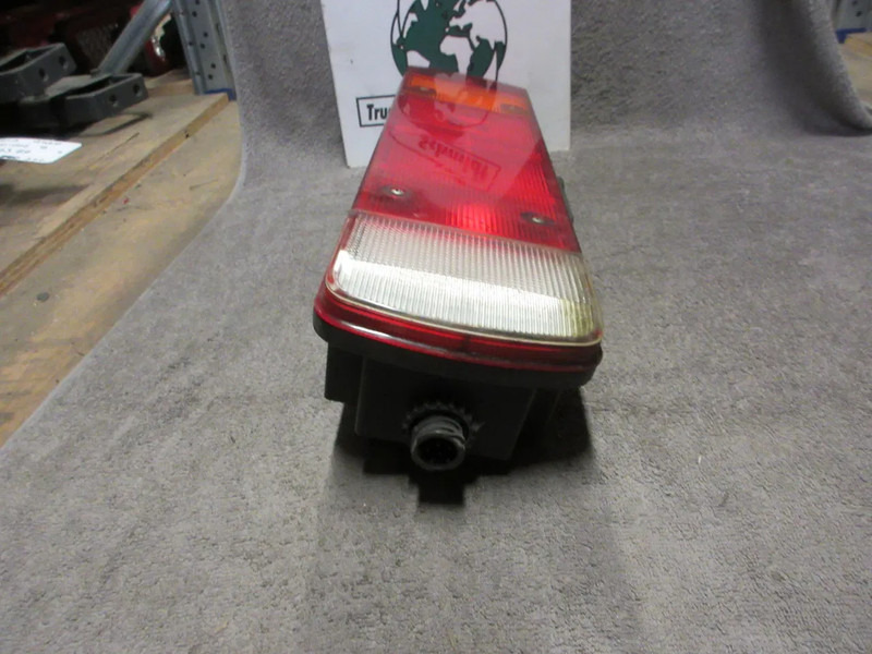 Scania 1792376 // 1792375 //ACHTERLAMP SCANIA R 450 EURO 6 RECHTS & LINKS - Feu arrière pour Camion: photos 2 Scania 1792376 // 1792375 //ACHTERLAMP SCANIA R 450 EURO 6 RECHTS & LINKS - Feu arrière pour Camion: photos 2