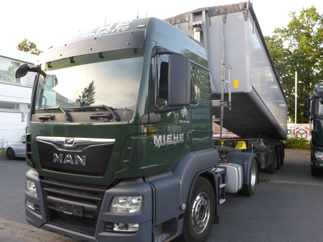 MAN 18.460 Top-Zustand + 1. Hd.+ Kipphydraulik - Tracteur routier: photos 1 MAN 18.460 Top-Zustand + 1. Hd.+ Kipphydraulik - Tracteur routier: photos 1