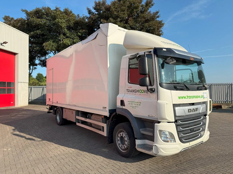 DAF CF230 / ENGINE RUNNING / ONLY:286284 KM / ACC / LWDS / PLATFORM 2000 KG / 3SEATS / AUTOMATIC / EURO-6 / 2018 - Camion fourgon: photos 2 DAF CF230 / ENGINE RUNNING / ONLY:286284 KM / ACC / LWDS / PLATFORM 2000 KG / 3SEATS / AUTOMATIC / EURO-6 / 2018 - Camion fourgon: photos 2