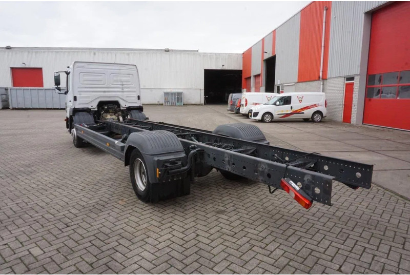 Mercedes-Benz ATEGO 1221 / ENGINE RUNNING / ONLY:253095 KM / AUTOMATIC / EURO-6 / 2017 - Châssis cabine: photos 3 Mercedes-Benz ATEGO 1221 / ENGINE RUNNING / ONLY:253095 KM / AUTOMATIC / EURO-6 / 2017 - Châssis cabine: photos 3