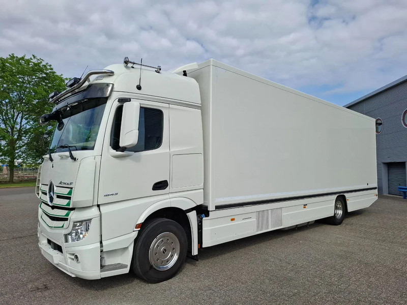 Mercedes-Benz Actros 1843 / GERMAN FLOWER TRUCK / 162021 KM / ISOLATED BOX / COOL & HEATED / NAVI / PLATFORM 1500 KG / TOP CONDITION / FULL-AI - Camion magasin: photos 1 Mercedes-Benz Actros 1843 / GERMAN FLOWER TRUCK / 162021 KM / ISOLATED BOX / COOL & HEATED / NAVI / PLATFORM 1500 KG / TOP CONDITION / FULL-AI - Camion magasin: photos 1
