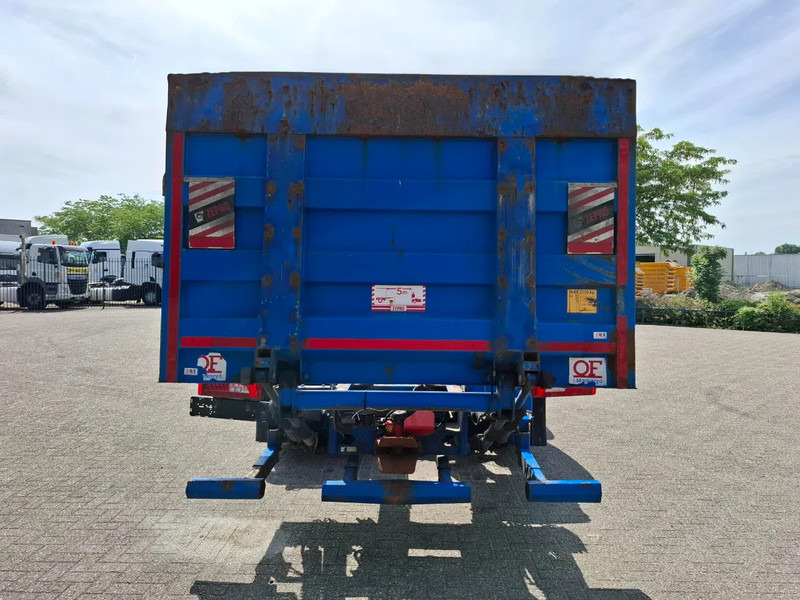 Scania R580 V8 / RETARDER / LIFT+LENKACHSE / FULL-AIR / PLATFORM 2000 KG / NAVI / LEATHER / AIRCO / AUTOMATIC / EURO-6 / 2014 - Châssis cabine: photos 4 Scania R580 V8 / RETARDER / LIFT+LENKACHSE / FULL-AIR / PLATFORM 2000 KG / NAVI / LEATHER / AIRCO / AUTOMATIC / EURO-6 / 2014 - Châssis cabine: photos 4