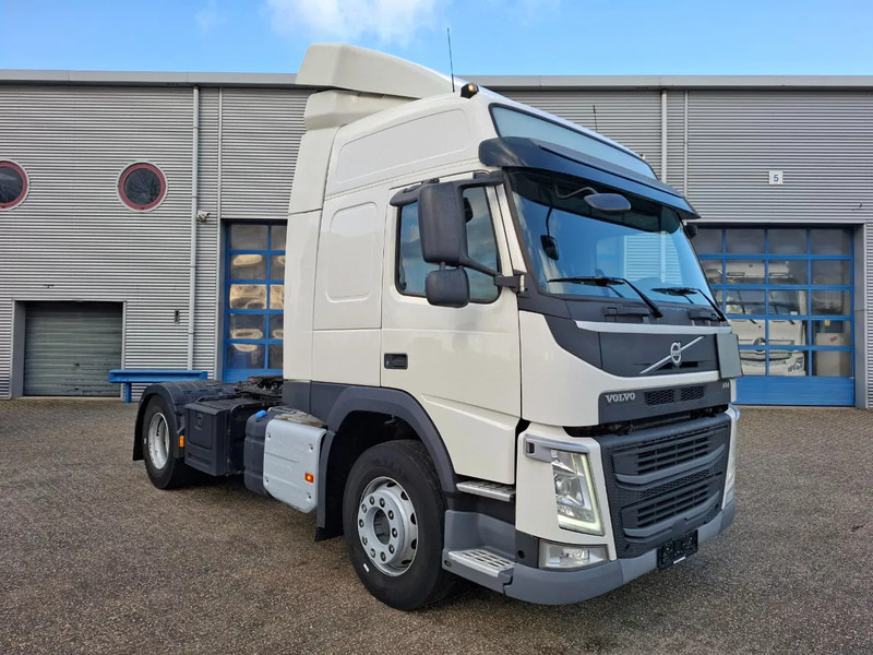 Volvo FM11-450 / VEB / ADR / ONLY:672915 KM / LWDS / AIRCO / AUTOMATIC / EURO-6 / 2018 - Tracteur routier: photos 2 Volvo FM11-450 / VEB / ADR / ONLY:672915 KM / LWDS / AIRCO / AUTOMATIC / EURO-6 / 2018 - Tracteur routier: photos 2