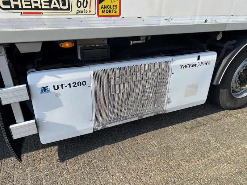 Camion frigorifique Volvo FM4-420 / COMPLETE COOL+FREEZE COMBI / CHEREAU / THROUGH-LOADING SYSTEM / 2XPLATFORM DHOLLANDIA / FREEZING LOCK / AUTOMATIC / EU: photos 20