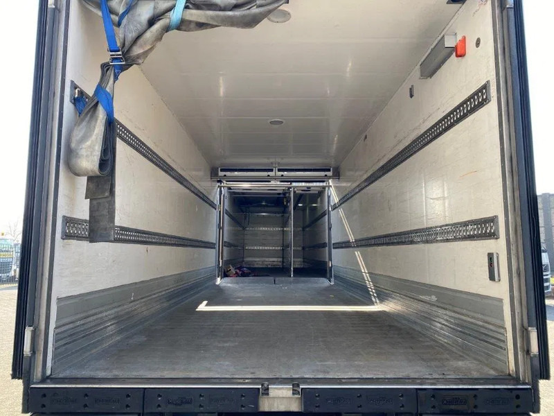 Volvo FM4-420 / COMPLETE COOL+FREEZE COMBI / CHEREAU / THROUGH-LOADING SYSTEM / 2XPLATFORM DHOLLANDIA / FREEZING LOCK / AUTOMATIC / EU - Camion frigorifique: photos 5 Volvo FM4-420 / COMPLETE COOL+FREEZE COMBI / CHEREAU / THROUGH-LOADING SYSTEM / 2XPLATFORM DHOLLANDIA / FREEZING LOCK / AUTOMATIC / EU - Camion frigorifique: photos 5