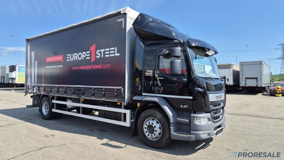 DAF LF 290 FA Sleeper Cab EURO 6 - valník s plachtou - Camion à rideaux coulissants: photos 1 DAF LF 290 FA Sleeper Cab EURO 6 - valník s plachtou - Camion à rideaux coulissants: photos 1