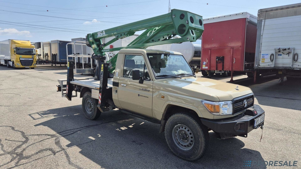 TOYOTA LAND CRUISER 79 montážní plošina - Camion avec nacelle: photos 1 TOYOTA LAND CRUISER 79 montážní plošina - Camion avec nacelle: photos 1