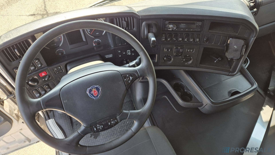 SCANIA R450 N320 HIGH LINE EURO 6 - Tracteur routier: photos 4 SCANIA R450 N320 HIGH LINE EURO 6 - Tracteur routier: photos 4