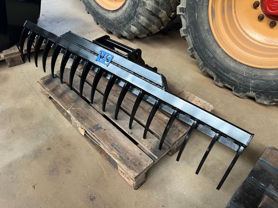 Afretter / Rive for Rendegraver/Excavator 2 M / Leveler / Rake for Backhoe/Excavator 2 M - Outil/ Équipement: photos 1 Afretter / Rive for Rendegraver/Excavator 2 M / Leveler / Rake for Backhoe/Excavator 2 M - Outil/ Équipement: photos 1