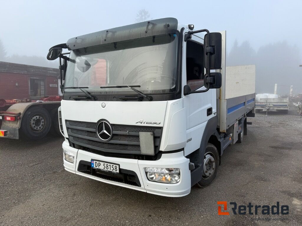 Lastebil Mercedes-Benz Atego EURO 6 Lav kilometer stand med baklem leveres ferdig EU - Camion plateau: photos 1 Lastebil Mercedes-Benz Atego EURO 6 Lav kilometer stand med baklem leveres ferdig EU - Camion plateau: photos 1