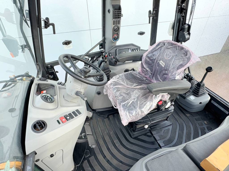 Case 570SV 4WD - 4/1 Bucket / Telescopic Boom / AC - Tractopelle: photos 5 Case 570SV 4WD - 4/1 Bucket / Telescopic Boom / AC - Tractopelle: photos 5