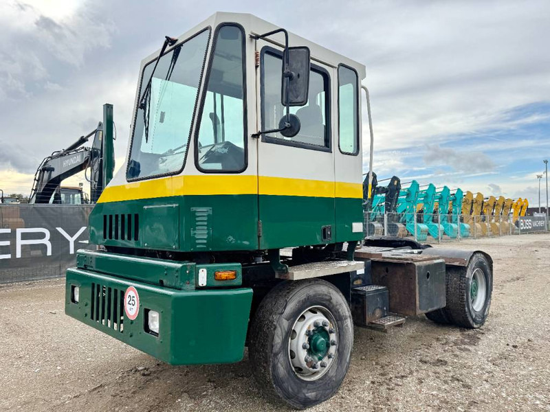 Kalmar PT122 - Top Condition / Cummins Engine - Tracteur portuaire: photos 1 Kalmar PT122 - Top Condition / Cummins Engine - Tracteur portuaire: photos 1