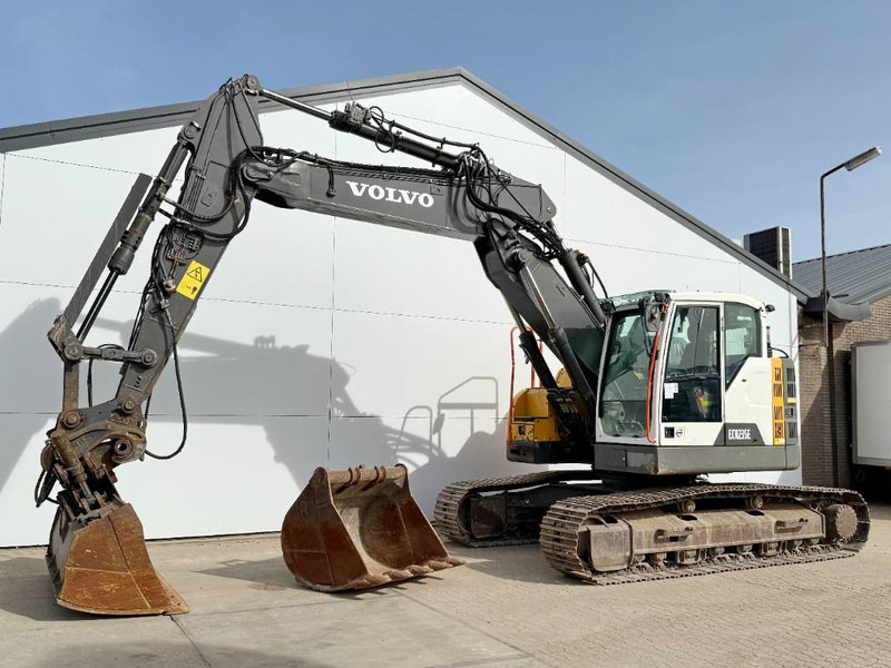 Volvo ECR235EL - Triple Boom / 2 Buckets Included - Pelle sur chenille: photos 2 Volvo ECR235EL - Triple Boom / 2 Buckets Included - Pelle sur chenille: photos 2