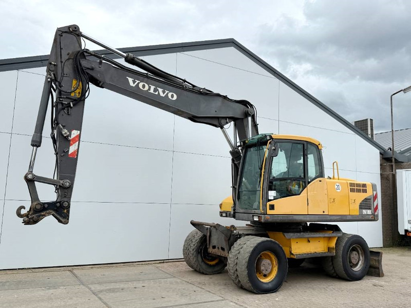 Volvo EW180C - Dutch Machine / Triple Boom - Pelle sur pneus: photos 2 Volvo EW180C - Dutch Machine / Triple Boom - Pelle sur pneus: photos 2