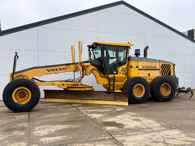 Volvo G970 - 4.88m Blade / 3 Tine Ripper / EPA - Niveleuse: photos 1 Volvo G970 - 4.88m Blade / 3 Tine Ripper / EPA - Niveleuse: photos 1