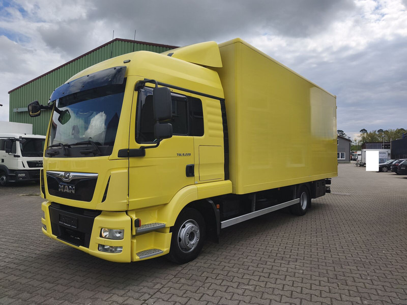 MAN TGL 8.220 Möbelkoffer 4x2 Euro 6 AHK Treppe (20) - Camion fourgon: photos 1 MAN TGL 8.220 Möbelkoffer 4x2 Euro 6 AHK Treppe (20) - Camion fourgon: photos 1