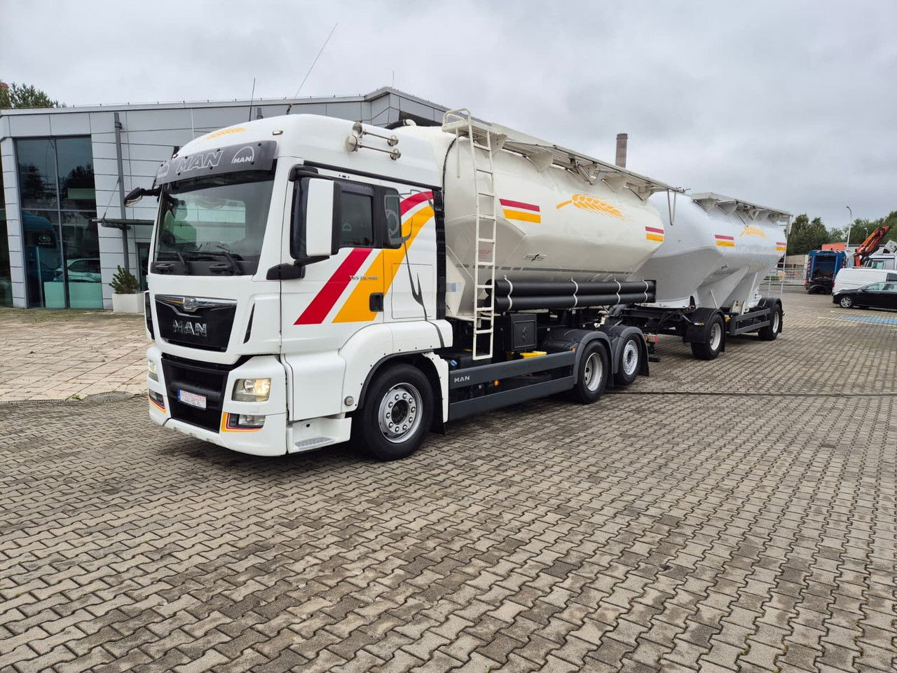 MAN TGS 26.480 Spritzer / 1 Owner /for transporting bulk materials - Camion: photos 2 MAN TGS 26.480 Spritzer / 1 Owner /for transporting bulk materials - Camion: photos 2