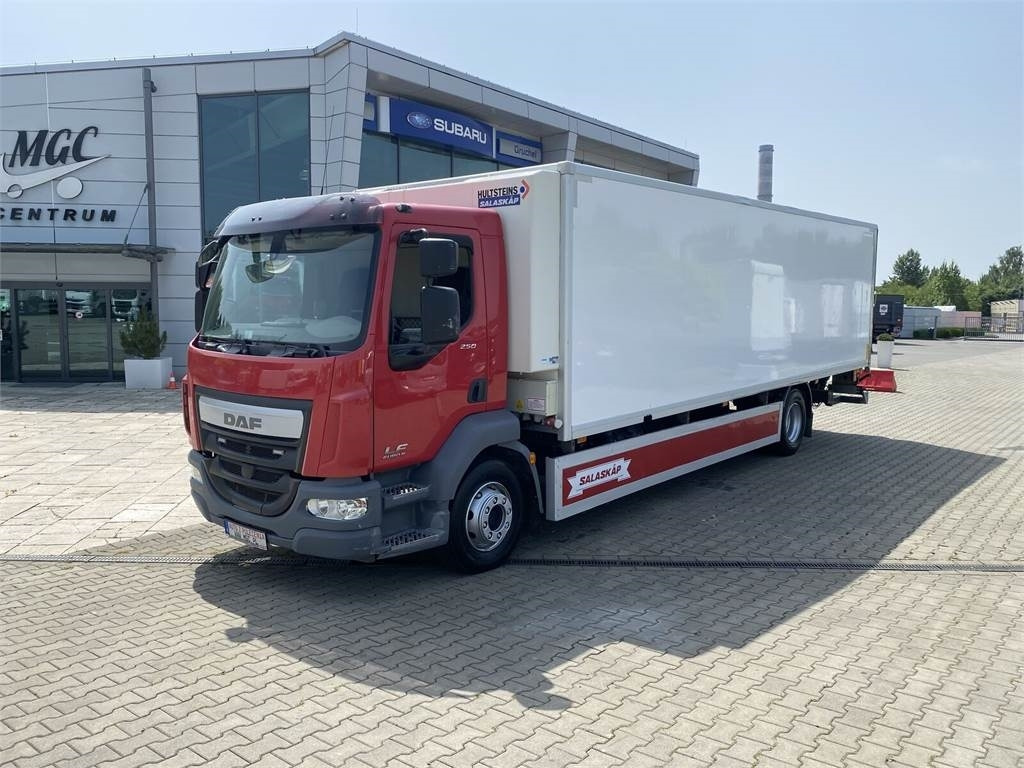 DAF LF250 E6 AUT / 119TKM / HULSTEINS -24 +25 / 18 EP - Camion frigorifique: photos 1 DAF LF250 E6 AUT / 119TKM / HULSTEINS -24 +25 / 18 EP - Camion frigorifique: photos 1