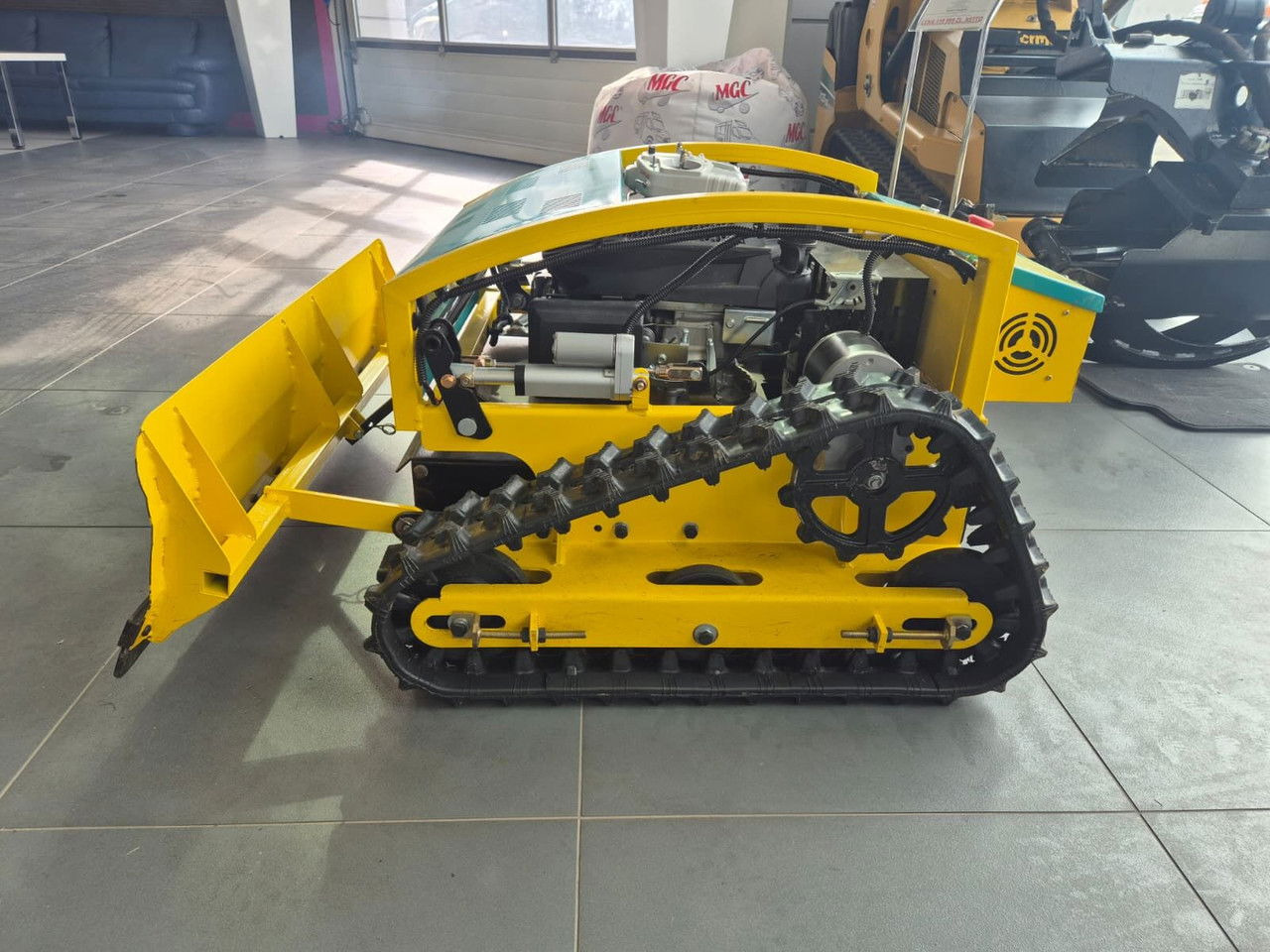 Diversen MP-M500PRO / Brand NEW / Remote Controller Mower / Snow Plow - Motofaucheuse: photos 2 Diversen MP-M500PRO / Brand NEW / Remote Controller Mower / Snow Plow - Motofaucheuse: photos 2