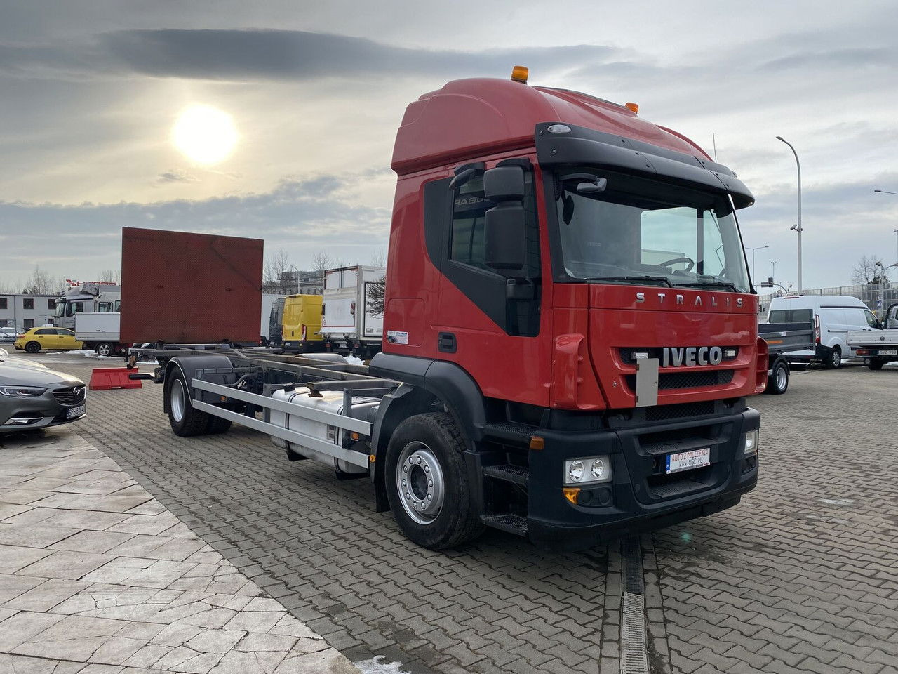 IVECO Stralis 360 AT 190 / Euro 5 / NEW Service / Long Frame - Châssis cabine: photos 2 IVECO Stralis 360 AT 190 / Euro 5 / NEW Service / Long Frame - Châssis cabine: photos 2