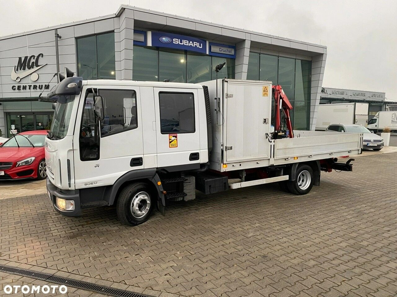 Iveco Eurocargo ML80E17 - Camion plateau, Camion grue: photos 1 Iveco Eurocargo ML80E17 - Camion plateau, Camion grue: photos 1