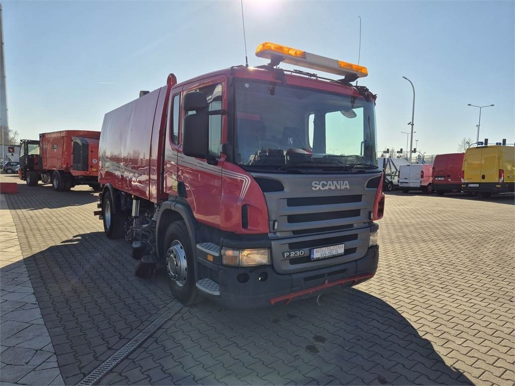 Scania P 230/ 4X2 / SWEEPER / JOHNSTON VX800 / SPRAYER / - Balayeuse de voirie: photos 4 Scania P 230/ 4X2 / SWEEPER / JOHNSTON VX800 / SPRAYER / - Balayeuse de voirie: photos 4