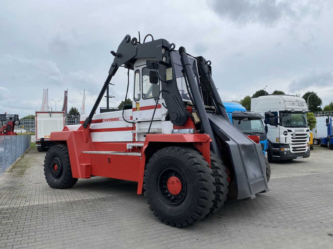 Svetruck TMF 12/9 HB / 1 Owner / Reach Stacker / Elme Sprea DER - Chariot élévateur: photos 1 Svetruck TMF 12/9 HB / 1 Owner / Reach Stacker / Elme Sprea DER - Chariot élévateur: photos 1