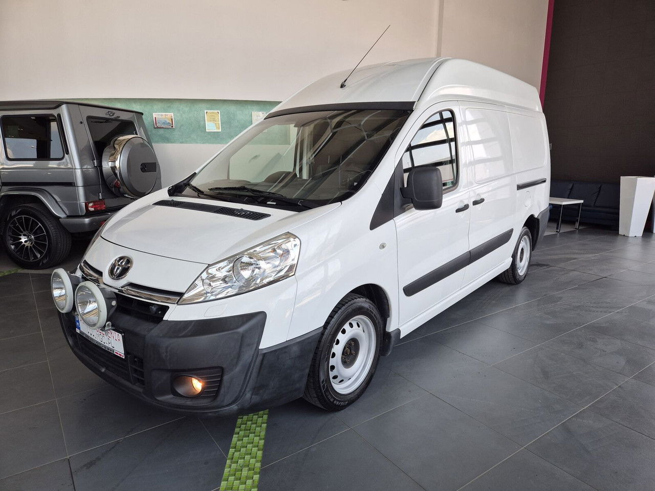 Toyota ProAce 2.0 D4-D / 1 Owner / LOW KM / Webasto / Service CAR - Fourgonnette: photos 1 Toyota ProAce 2.0 D4-D / 1 Owner / LOW KM / Webasto / Service CAR - Fourgonnette: photos 1
