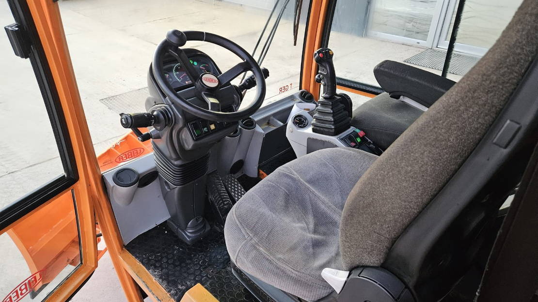 Photo d'intérieur 1: Camion benne Diversen Tiger 4x4 tipper + snow plate