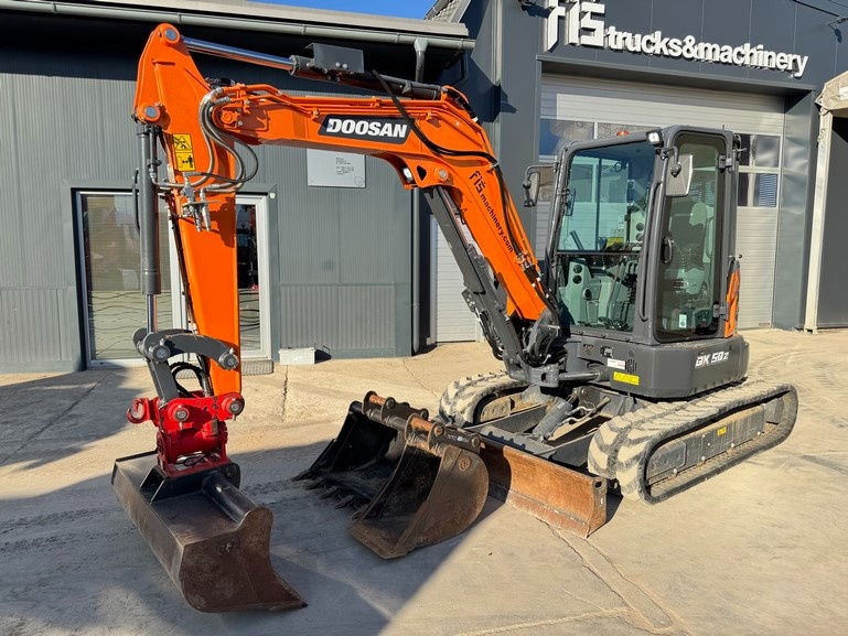 Doosan DX50Z-7 - Powertilt - 2022 Year - 330 Working Hours - Mini pelle: photos 1 Doosan DX50Z-7 - Powertilt - 2022 Year - 330 Working Hours - Mini pelle: photos 1