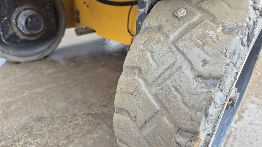 Haulotte Optimum 8 - NEW Batteries - 2019 Year - 325 Hours - Nacelle ciseaux: photos 3 Haulotte Optimum 8 - NEW Batteries - 2019 Year - 325 Hours - Nacelle ciseaux: photos 3