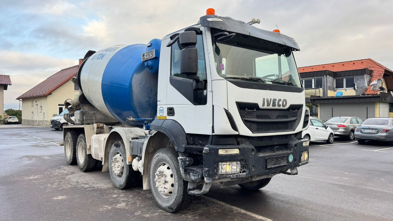 Iveco Trakker AD340TB45 8x4 mixer 10m3 - Camion malaxeur: photos 3 Iveco Trakker AD340TB45 8x4 mixer 10m3 - Camion malaxeur: photos 3