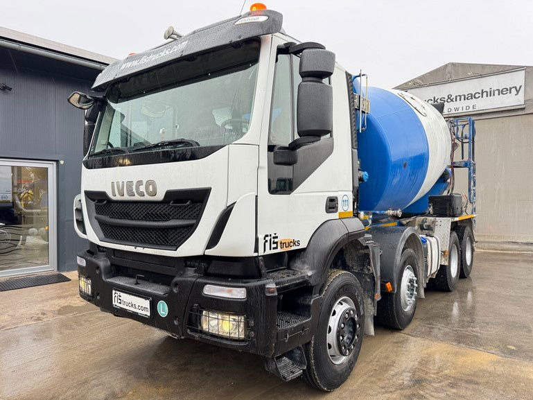 Iveco Trakker AD340TB45 8x4 mixer 9m3 - Camion malaxeur: photos 1 Iveco Trakker AD340TB45 8x4 mixer 9m3 - Camion malaxeur: photos 1