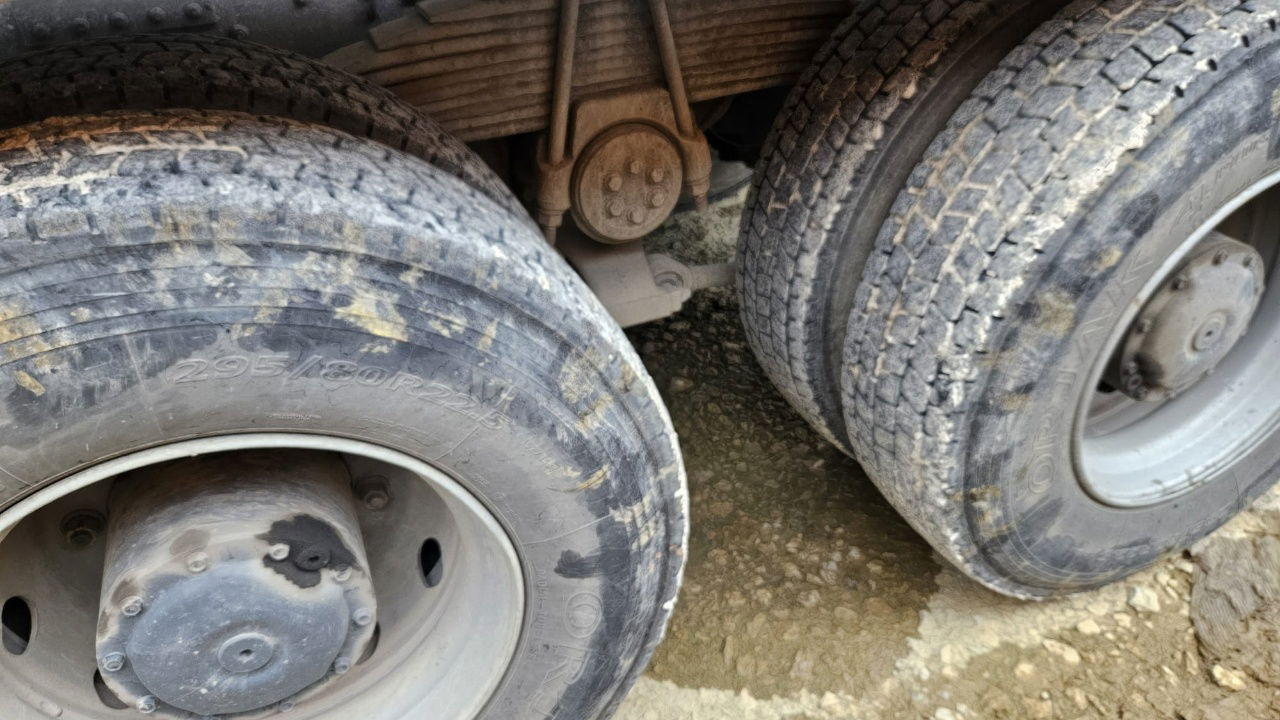 MAN FE 410A 8x4 mixer - 7m3 - euro 3 - Camion malaxeur: photos 4 MAN FE 410A 8x4 mixer - 7m3 - euro 3 - Camion malaxeur: photos 4