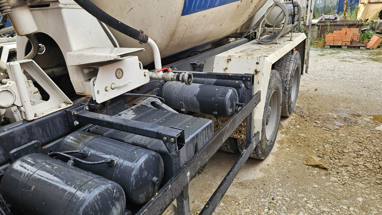 MAN FE 410A 8x4 mixer - 7m3 - euro 3 - Camion malaxeur: photos 3 MAN FE 410A 8x4 mixer - 7m3 - euro 3 - Camion malaxeur: photos 3