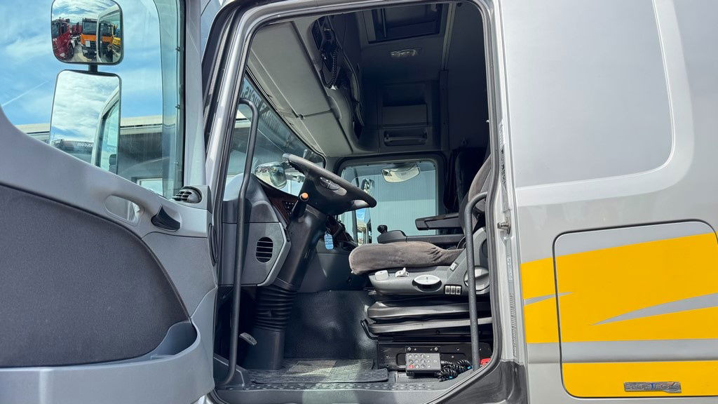 Camion plateau, Camion grue Mercedes-Benz Actros 2541 6x2 stake body - Hiab XS 144 Hipro 17.3M: photos 24