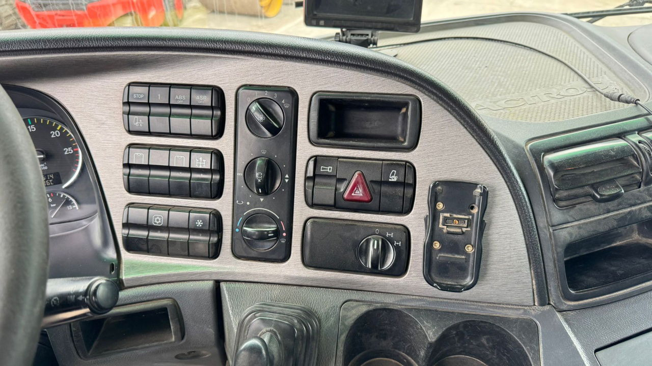 Crédit-bail de Mercedes-Benz Actros 2655 6x4 meiller bordmatic tipper - retarder - V8 Mercedes-Benz Actros 2655 6x4 meiller bordmatic tipper - retarder - V8: photos 24 Crédit-bail de Mercedes-Benz Actros 2655 6x4 meiller bordmatic tipper - retarder - V8 Mercedes-Benz Actros 2655 6x4 meiller bordmatic tipper - retarder - V8: photos 24