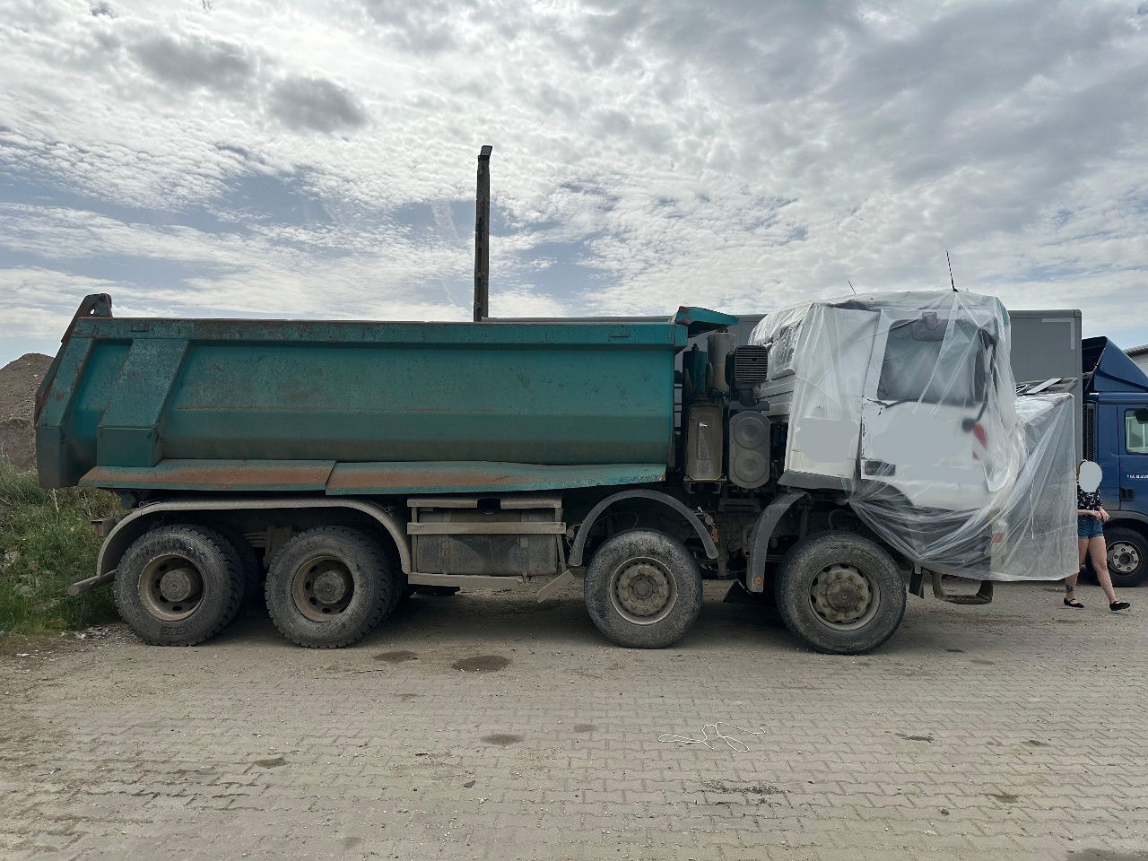 Mercedes-Benz Actros 4141 K 8x6 mulda tipper - damaged - Camion benne: photos 3 Mercedes-Benz Actros 4141 K 8x6 mulda tipper - damaged - Camion benne: photos 3