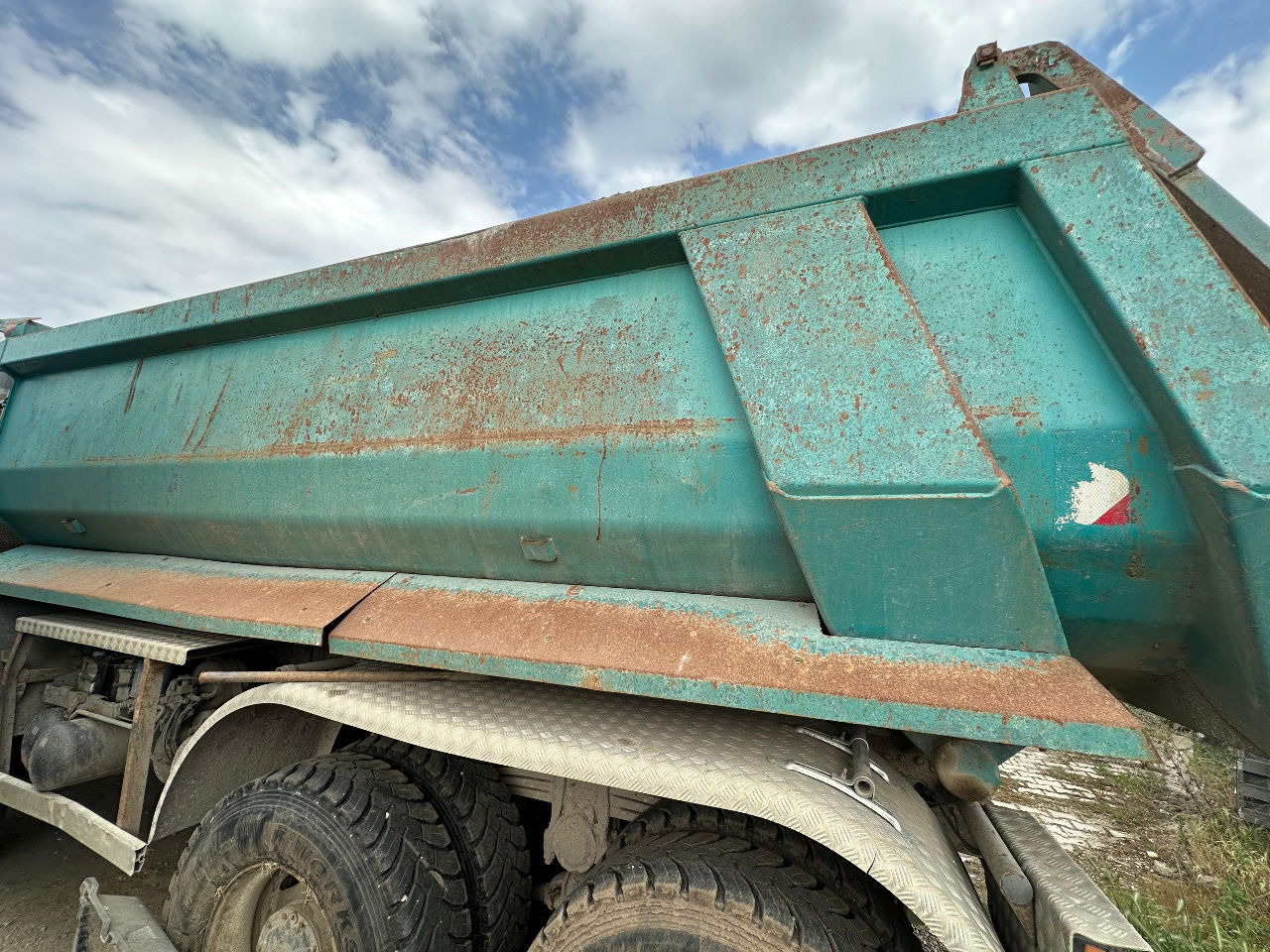 Mercedes-Benz Actros 4141 K 8x6 mulda tipper - damaged - Camion benne: photos 5 Mercedes-Benz Actros 4141 K 8x6 mulda tipper - damaged - Camion benne: photos 5