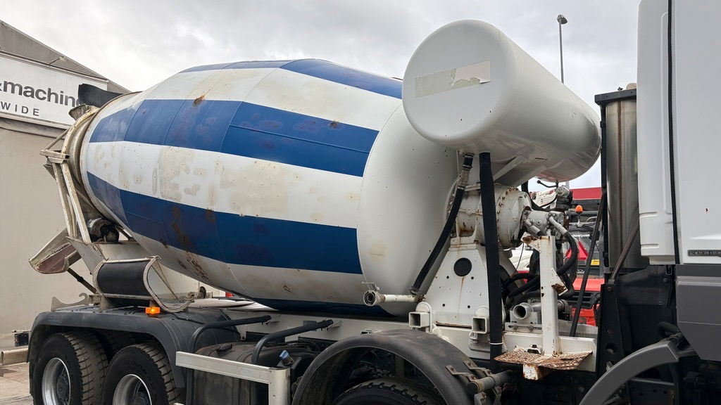 Mercedes-Benz Axor 3243 8x4 mixer cifa - 10m3 - Camion malaxeur: photos 3 Mercedes-Benz Axor 3243 8x4 mixer cifa - 10m3 - Camion malaxeur: photos 3