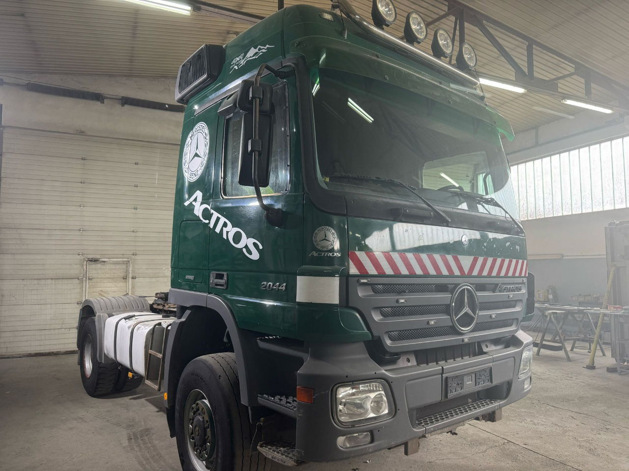 Mercedes-Benz Actros 2044 AS 4x4 tractor unit spring - eps - tipp. hydr. - Tracteur routier: photos 2 Mercedes-Benz Actros 2044 AS 4x4 tractor unit spring - eps - tipp. hydr. - Tracteur routier: photos 2