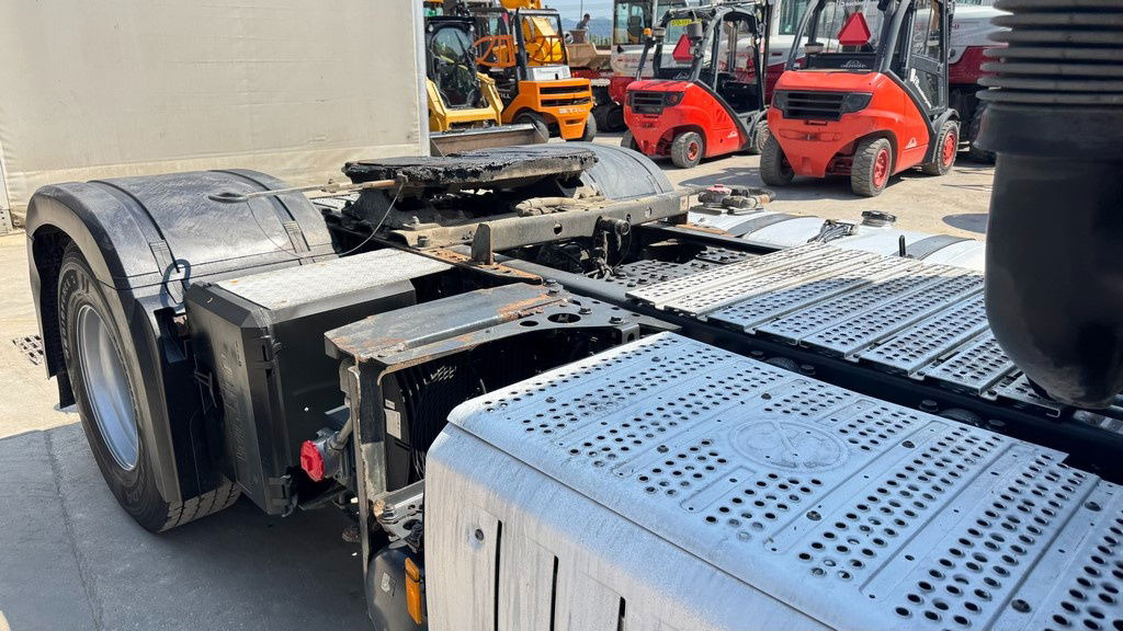 Mercedes-Benz Arocs 1845 HAD 4X4 tractor unit - tipp. hydr. - retarder - Tracteur routier: photos 4 Mercedes-Benz Arocs 1845 HAD 4X4 tractor unit - tipp. hydr. - retarder - Tracteur routier: photos 4