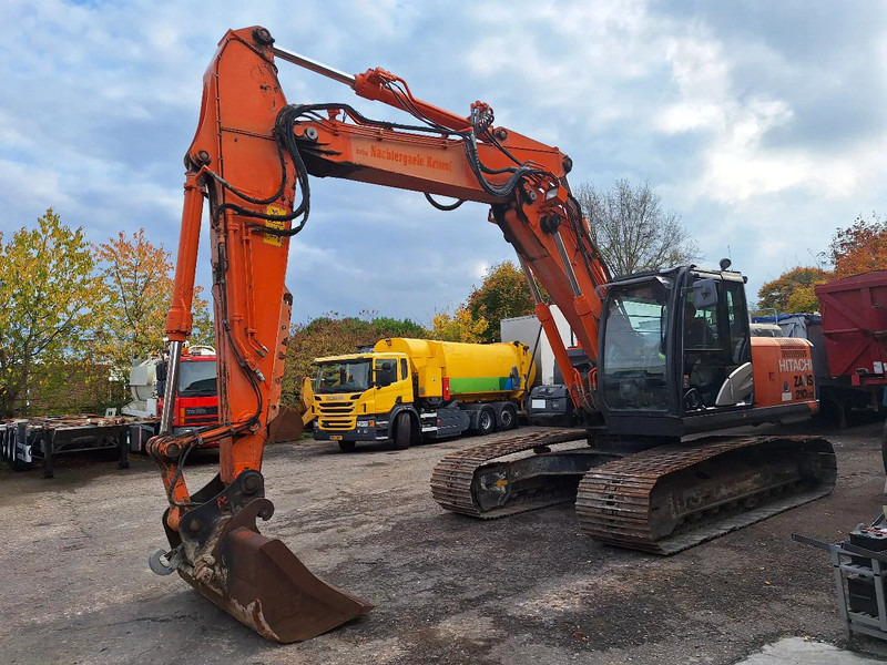 Hitachi ZX210LC-5B - Pelle sur chenille: photos 2 Hitachi ZX210LC-5B - Pelle sur chenille: photos 2