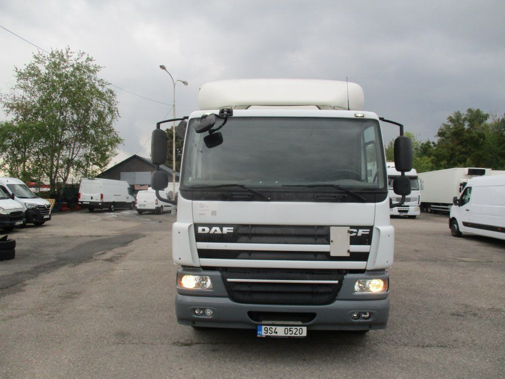DAF CF 75.310 - Camion fourgon: photos 2 DAF CF 75.310 - Camion fourgon: photos 2