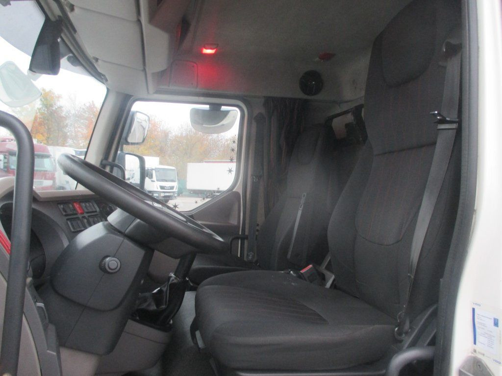 DAF LF 12.260 - Camion à rideaux coulissants: photos 5 DAF LF 12.260 - Camion à rideaux coulissants: photos 5