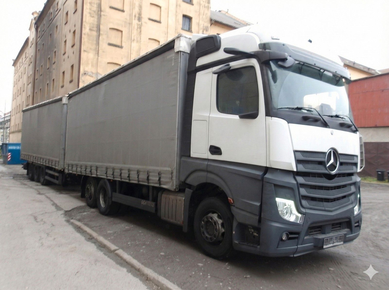 Mercedes-Benz 2548 Actros 6x2 EURO 6 + Schmitz - Camion à rideaux coulissants: photos 2 Mercedes-Benz 2548 Actros 6x2 EURO 6 + Schmitz - Camion à rideaux coulissants: photos 2